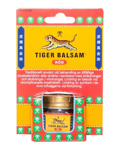 En burk med röd Tiger Balsam