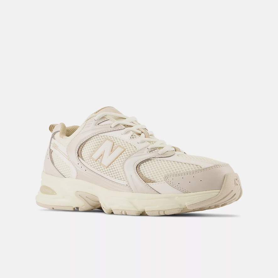 Foto på 530 skon från New Balance i vit färg
